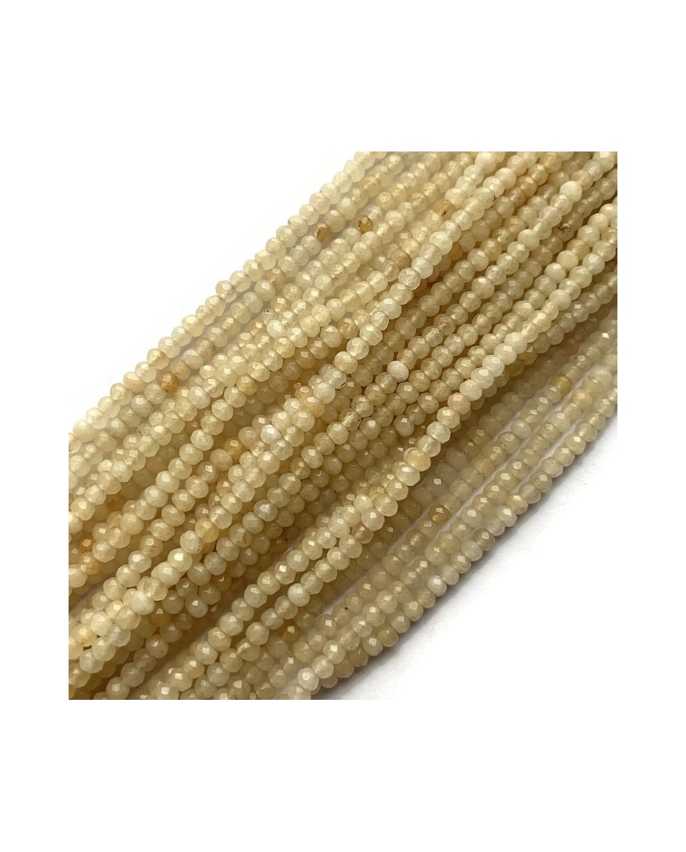 Jadeit oponka 4x3mm sznurek beż