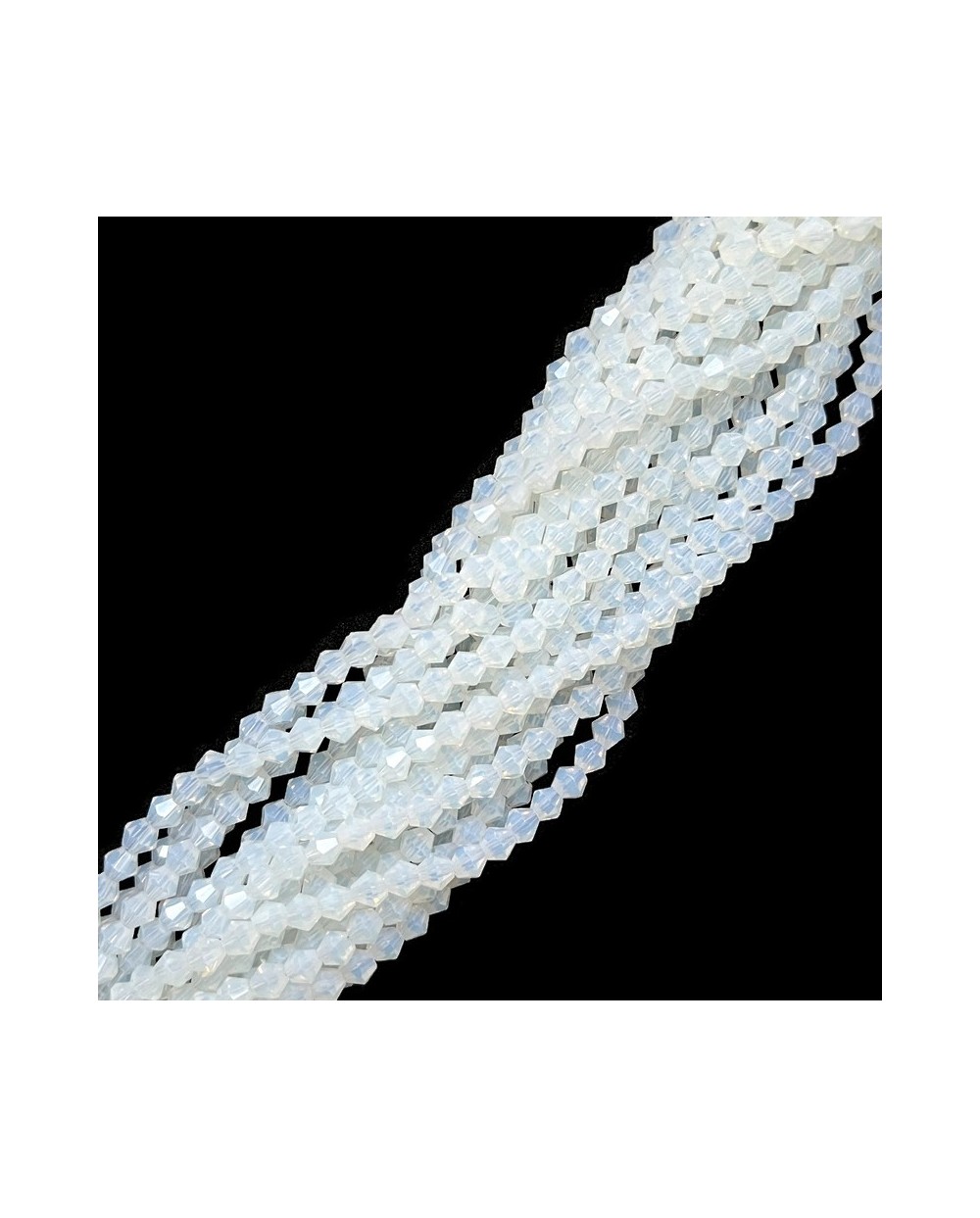 Opal syntetyczny bicone fasetowana 4mm sznurek