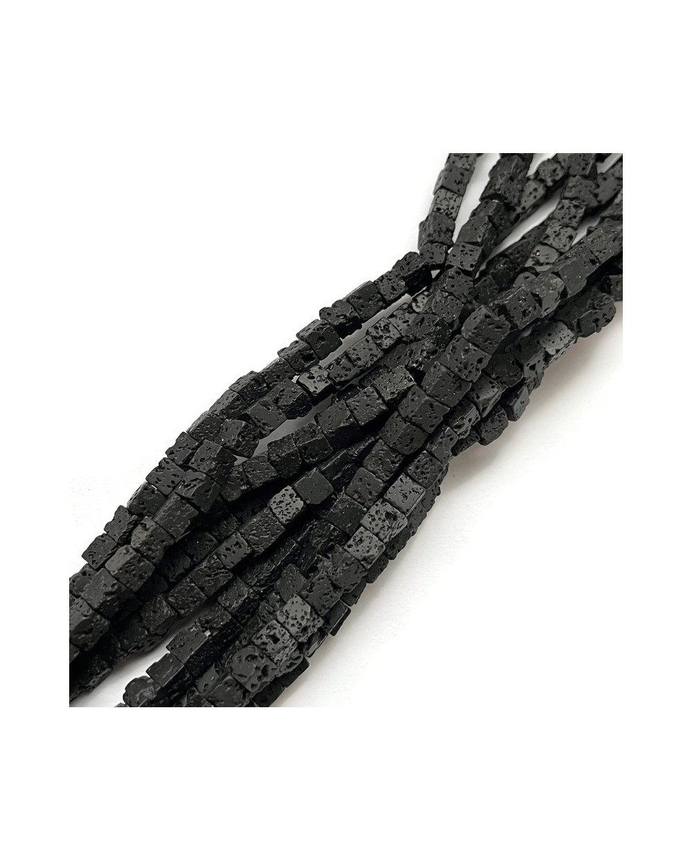 Lawa czarna kostka 4~5x4~5x4~5mm sznurek