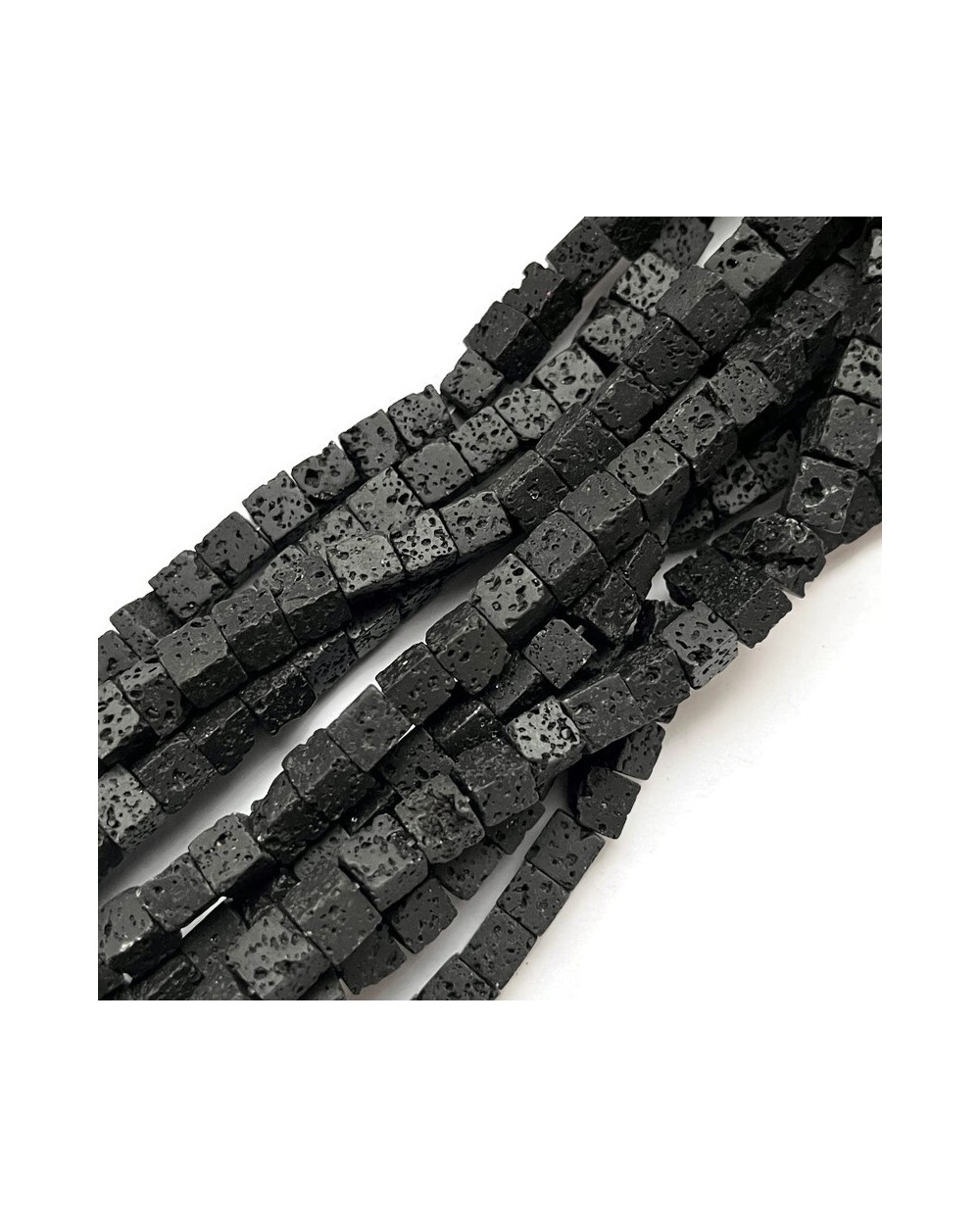 Lawa czarna kostka 6~6.5x6~6.5x6~6.5mm sznurek