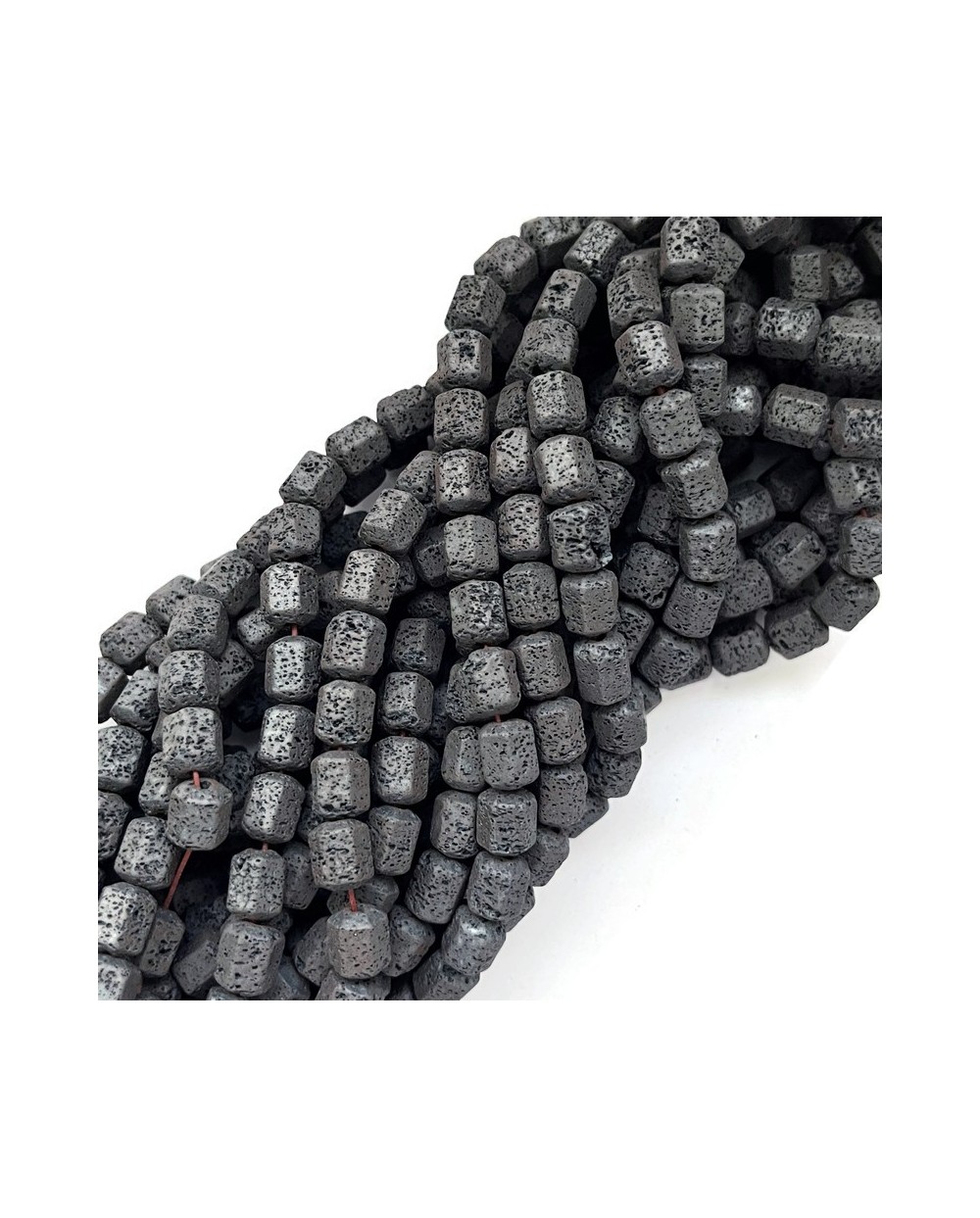 Lawa wulkaniczna bryłka ok  8x7x6mm sznurek