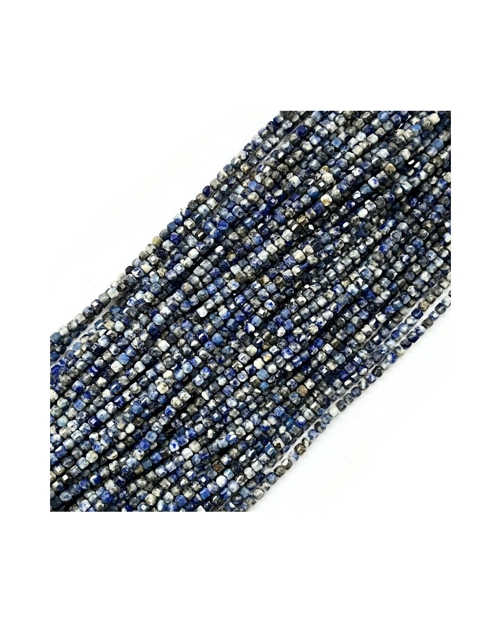 Lapis lazuli kostka fasetowana ok 2x2x2mm sznurek niebieski