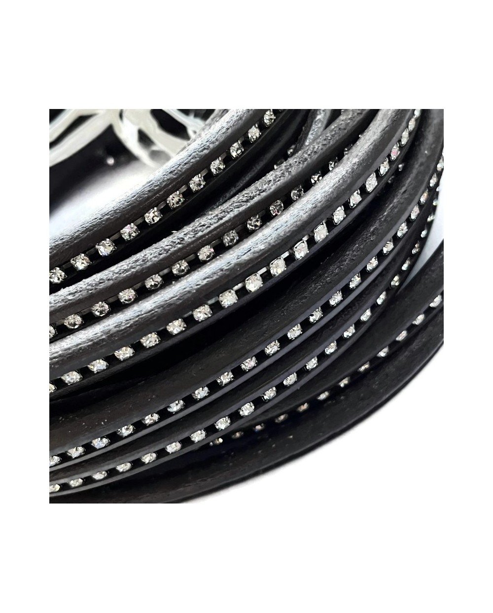 Rzemień z kryształkami 10x6mm- 1 metr