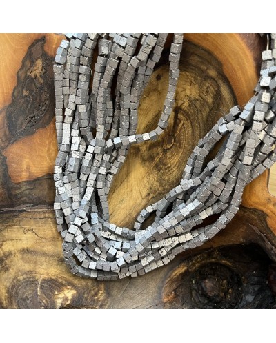 Lawa wulkaniczna kostka platerowana ok 4,5x4,5mm sznurek szara