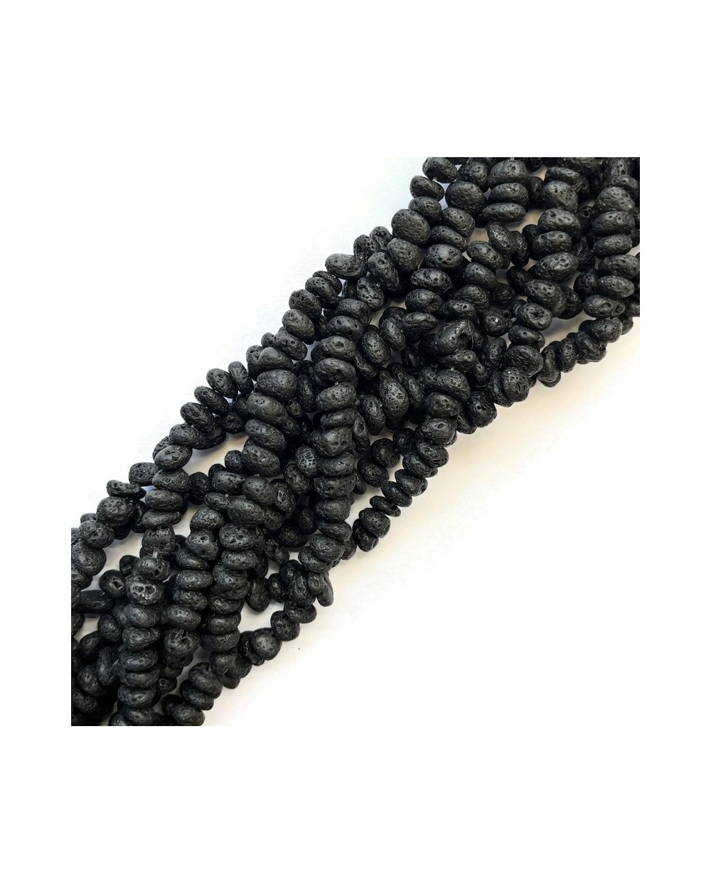 Kamień naturalny Lawa wulkaniczna sieczka bryłka ok 6~10x6~10x4~6mm sznurek ok 39 cm