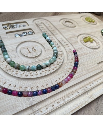 Drewniana tablica do projektowania biżuterii 44x28,5 cm – z miarką i miejscem na akcesoria | Elegancja i funkcjonalność