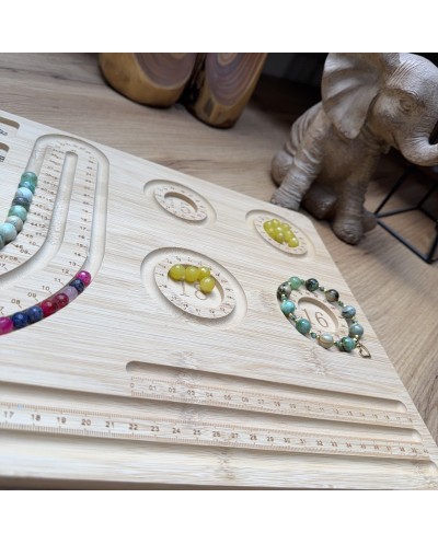 Drewniana tablica do projektowania biżuterii 44x28,5 cm – z miarką i miejscem na akcesoria | Elegancja i funkcjonalność