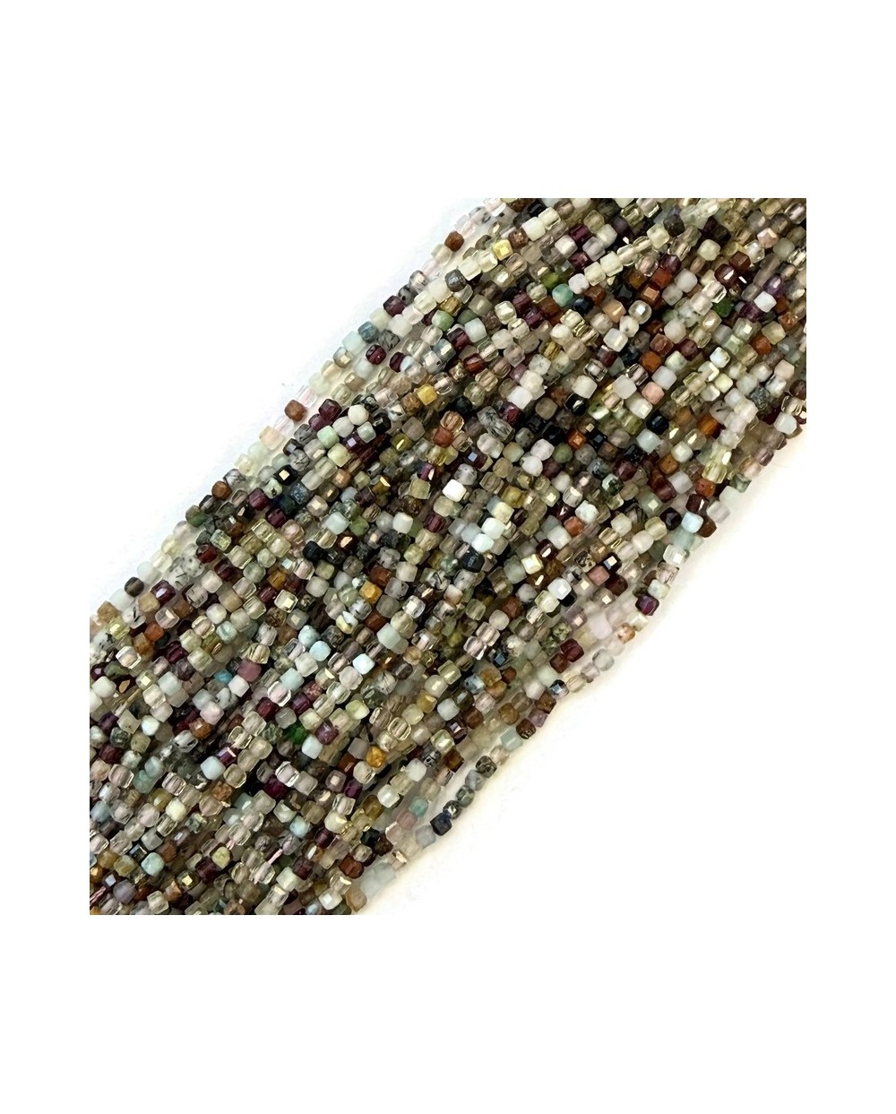 Kamienie mix kostka fasetowane ok 2,5x2,5x2,5mm sznurek