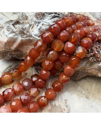 Kamień naturalny Agat kostka fasetowana ok 7x8x7mm sznurek mix