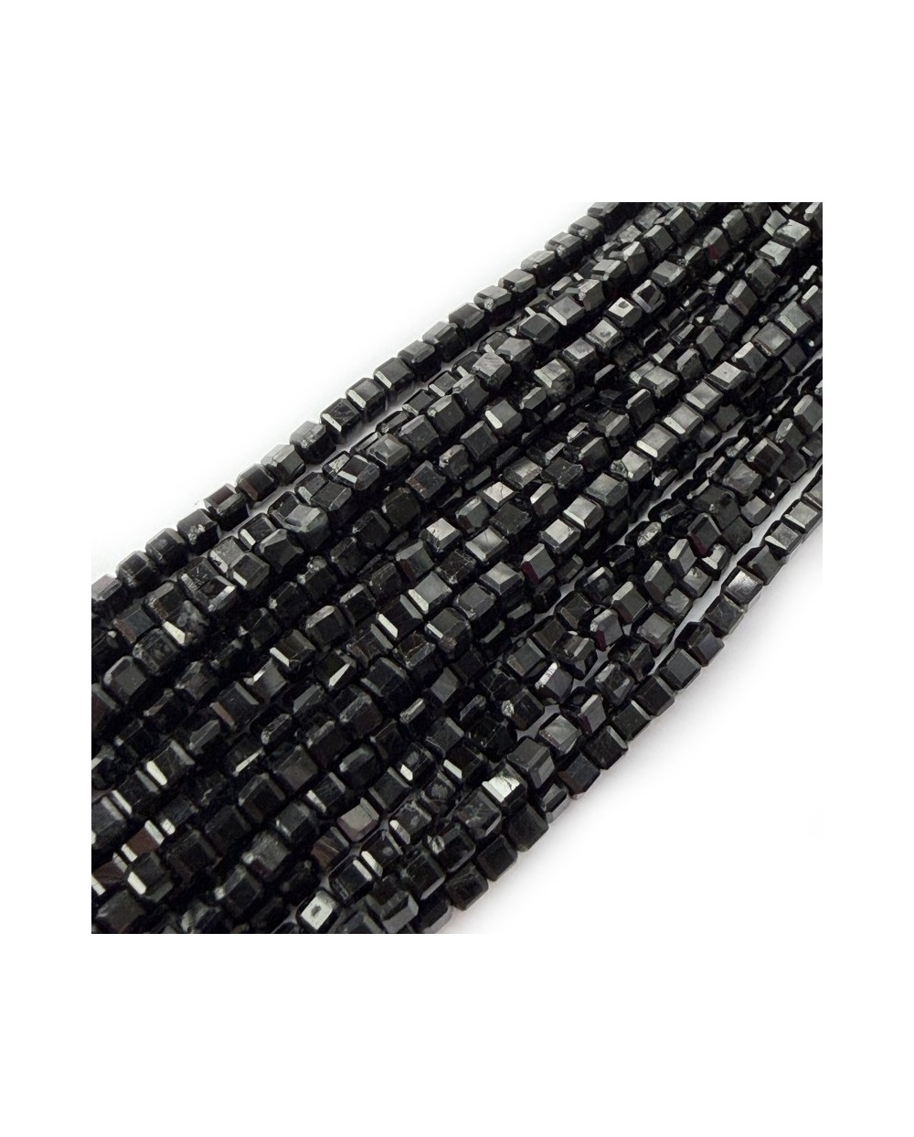 Kamień naturalny Turmalin czarny kostka fasetowana ok  2~2.5x2~2.5x2~2.5mm sznurek 39cm