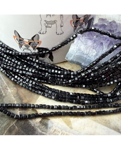 Kamień naturalny Turmalin czarny kostka fasetowana ok  2~2.5x2~2.5x2~2.5mm sznurek 39cm