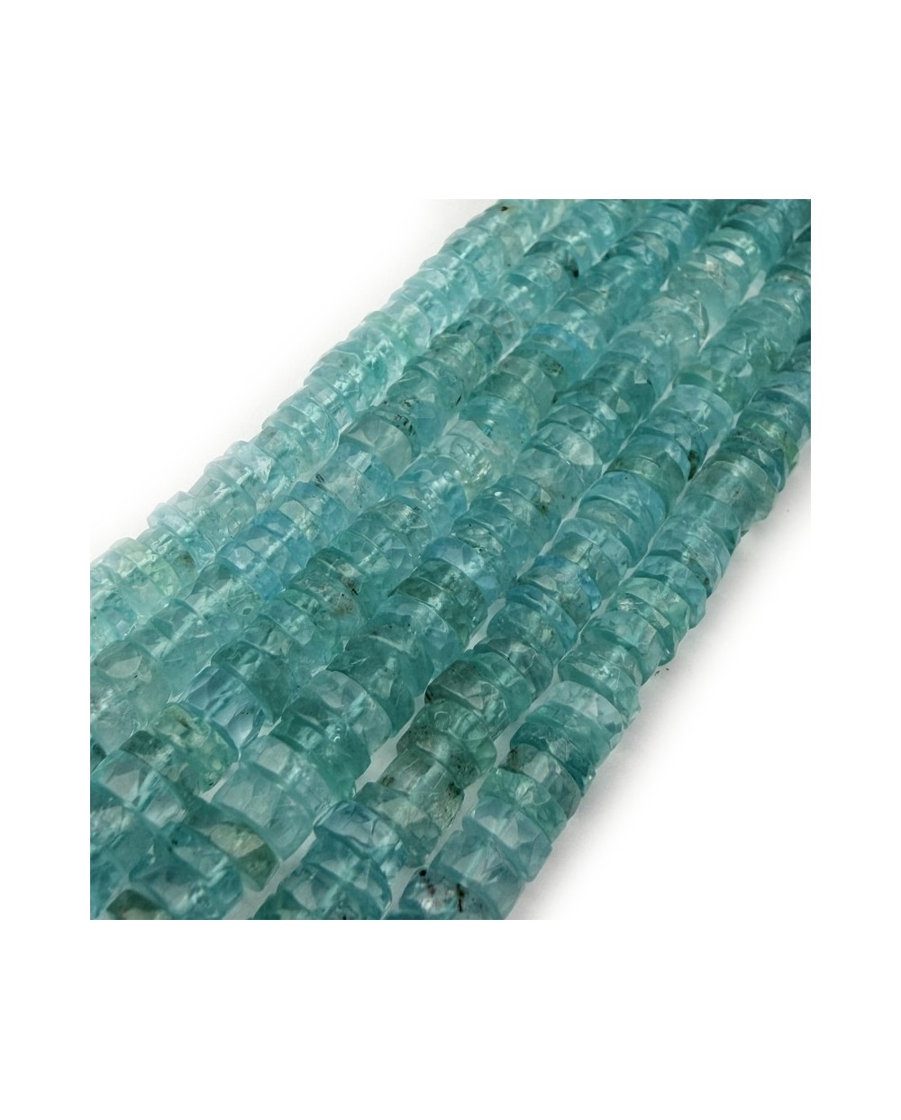 Kamień naturalny niebieski apatyt dysk heishi fasetowany ok 6x3mm sznurek
