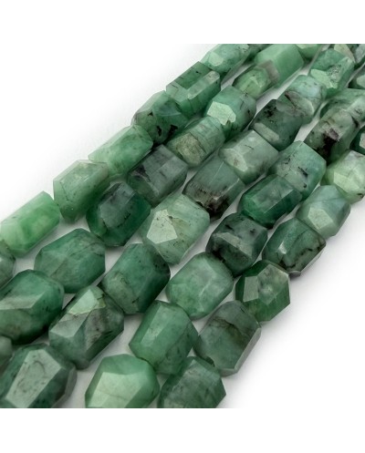 Kamień naturalny szmaragd bryłka szlifowana ok 9x6mm sznurek