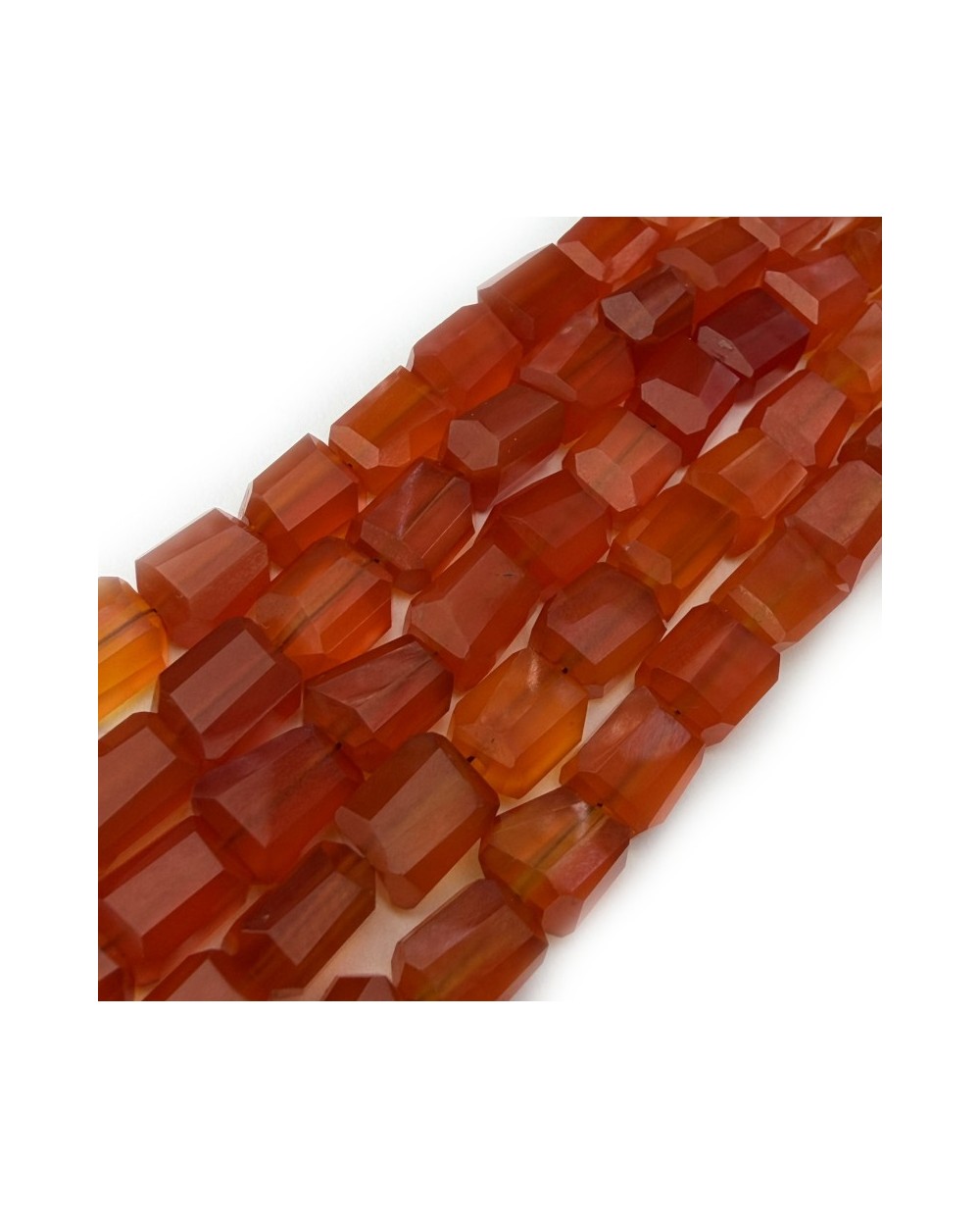 Kamień naturalny karneol bryłka szlifowana ok 8x6mm sznurek