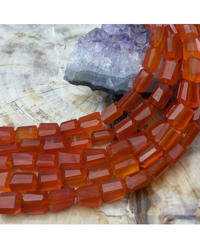 Kamień naturalny karneol bryłka szlifowana ok 8x6mm sznurek
