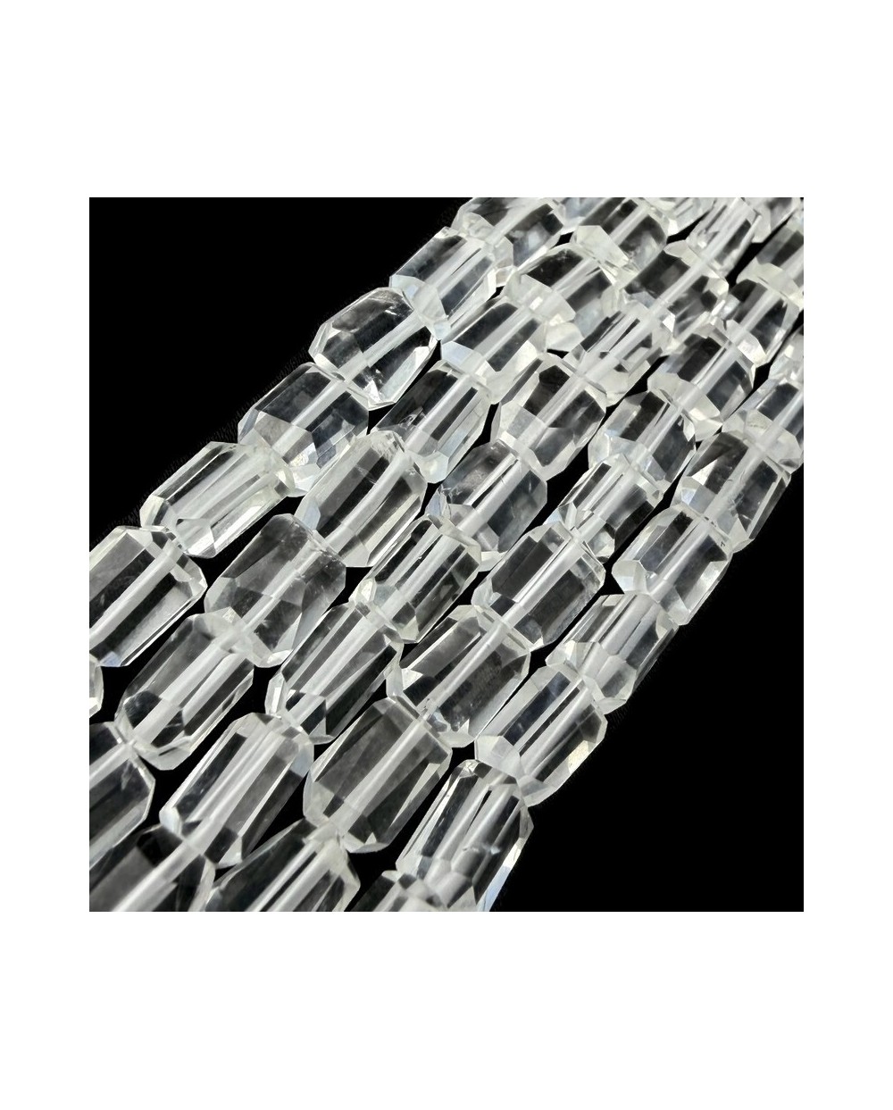 Kamień naturalny kryształ górski bryłka szlifowana ok 9x6mm sznurek