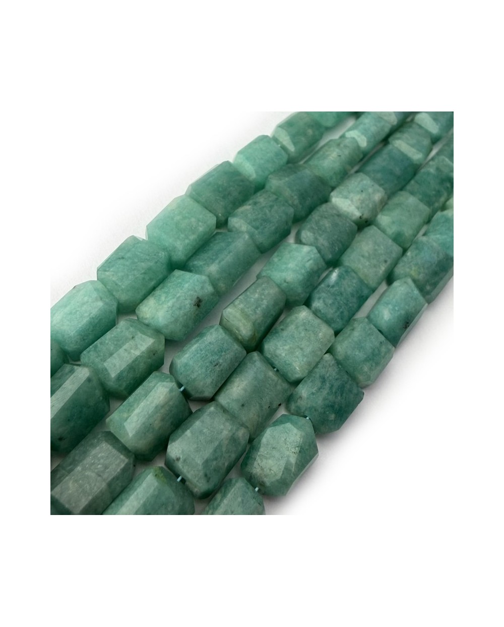 Kamień naturalny amazonit bryłka szlifowana ok 9x6mm sznurek