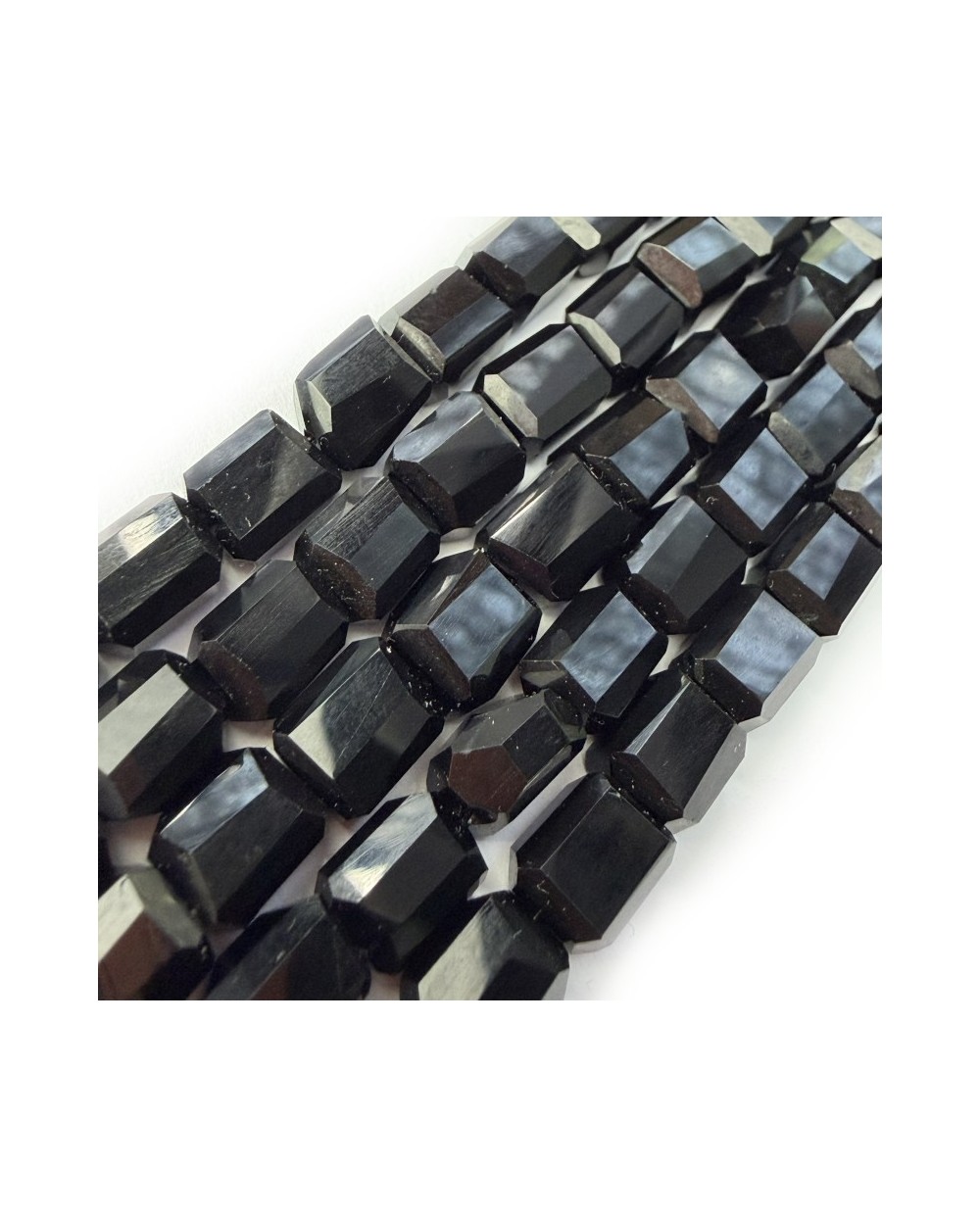 Kamień naturalny onyks bryłka szlifowana ok 9x6mm sznurek