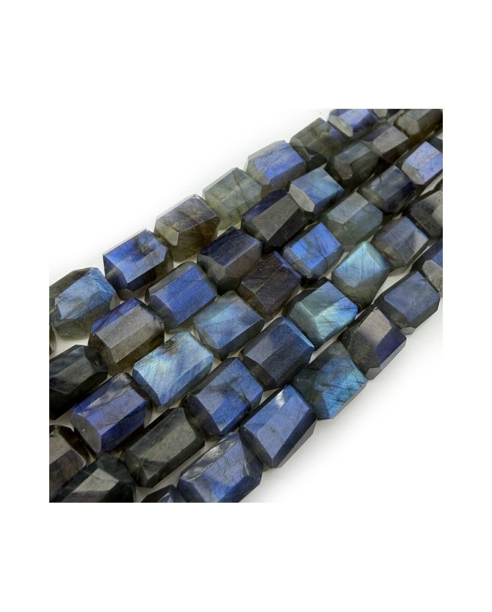 Kamień naturalny labradoryt bryłka szlifowana ok 9x6mm sznurek