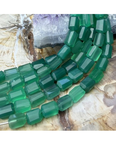 Kamień naturalny zielony onyks bryłka szlifowana ok 9x6mm sznurek