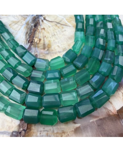 Kamień naturalny zielony onyks bryłka szlifowana ok 9x6mm sznurek