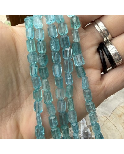 Kamień naturalny Apatyt blue bryłka szlifowana ok 9x6mm sznurek