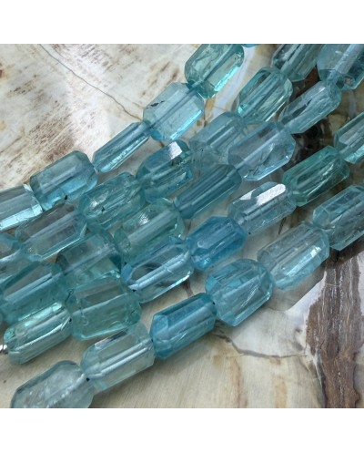 Kamień naturalny Apatyt blue bryłka szlifowana ok 9x6mm sznurek