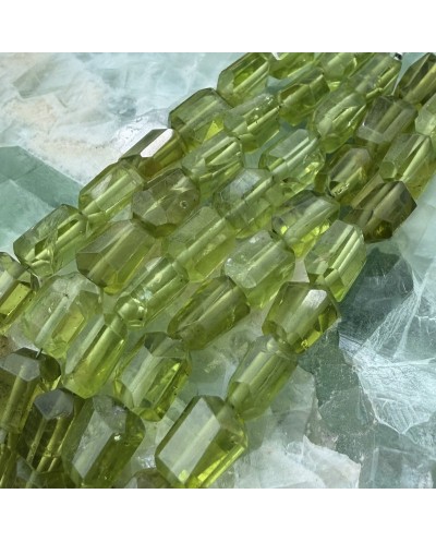 Kamień naturalny Oliwin bryłka szlifowana ok 9x6mm sznurek