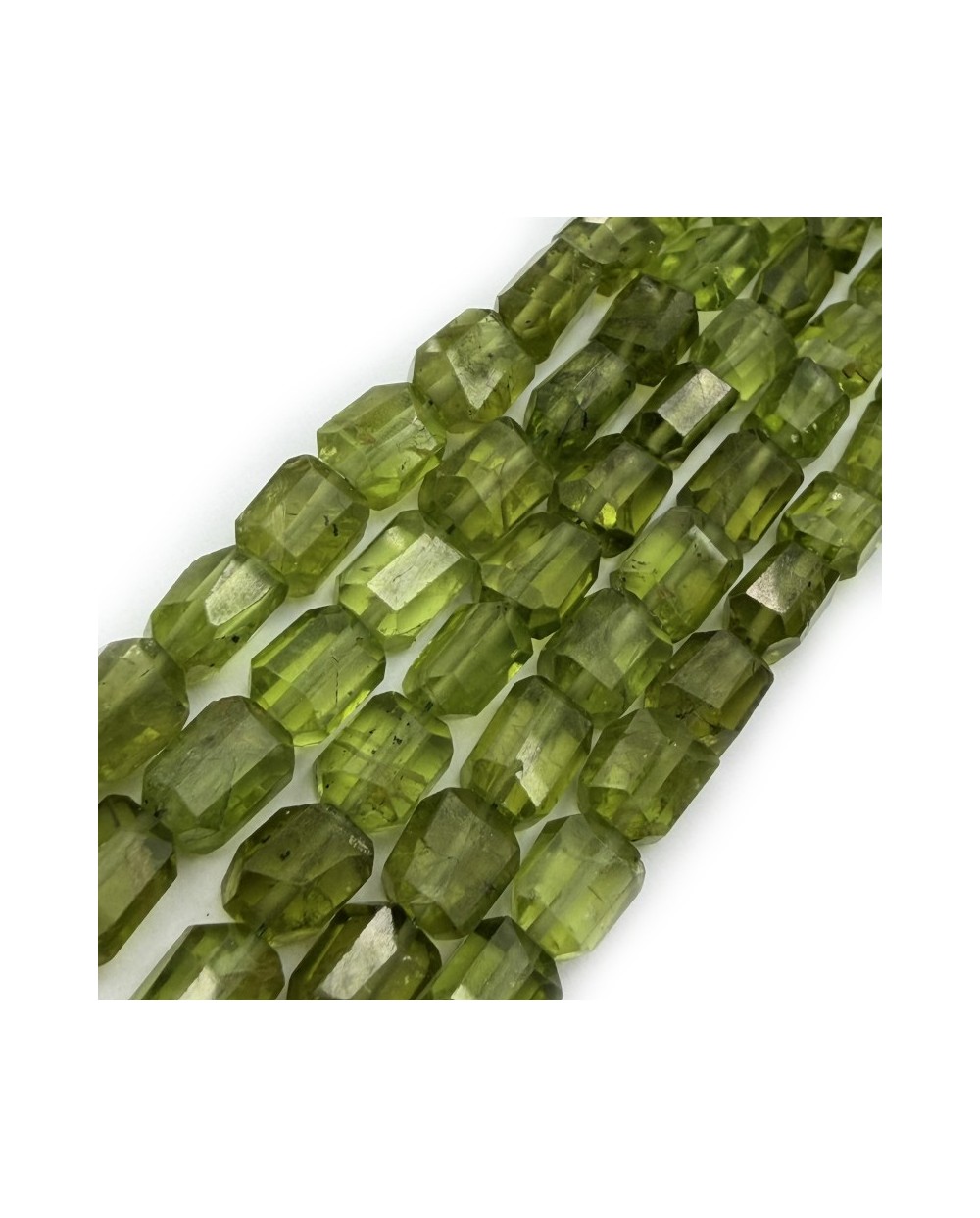 Kamień naturalny Oliwin bryłka szlifowana ok 9x6mm sznurek
