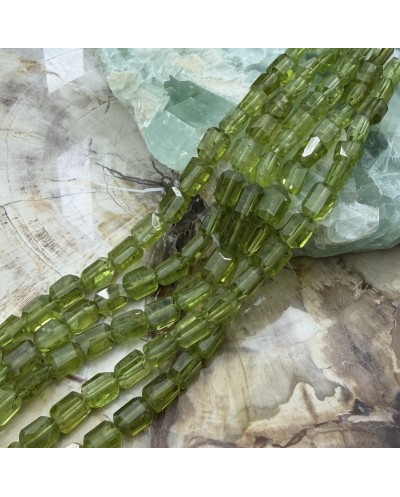 Kamień naturalny Oliwin bryłka szlifowana ok 9x6mm sznurek