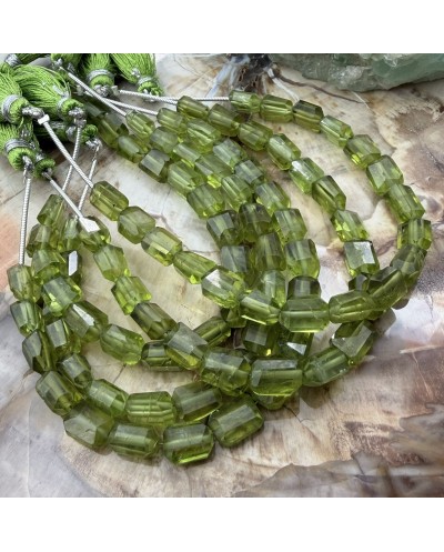 Kamień naturalny Oliwin bryłka szlifowana ok 9x6mm sznurek