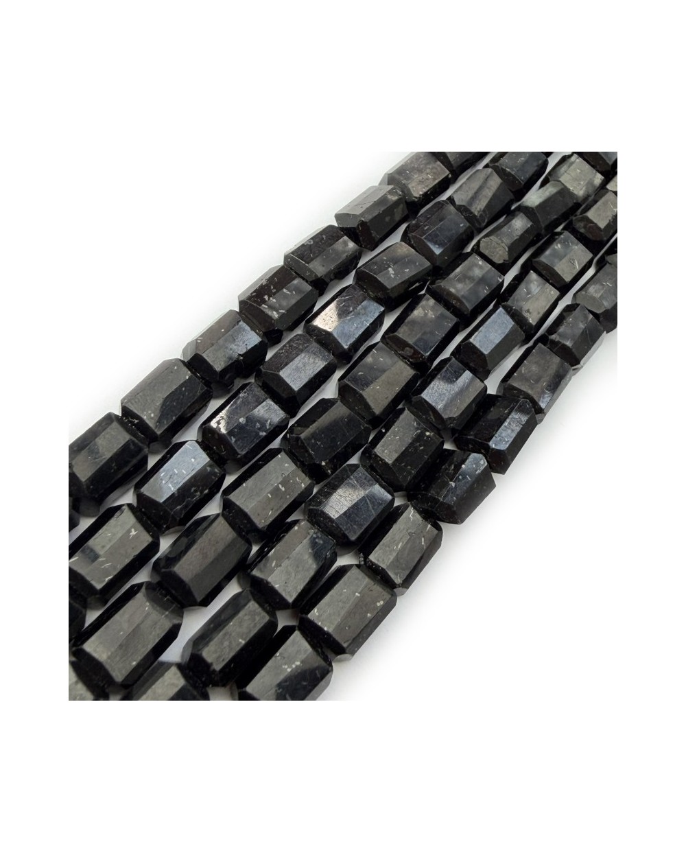 Kamień naturalny Czarny Turmalin bryłka szlifowana ok 9x6mm sznurek
