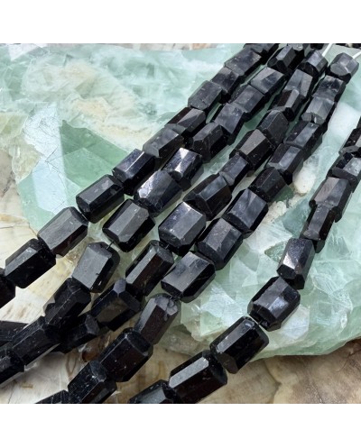 Kamień naturalny Czarny Turmalin bryłka szlifowana ok 9x6mm sznurek
