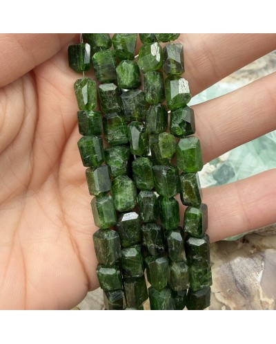 Kamień naturalny Zielony Turmalin bryłka szlifowana ok 9x6mm sznurek