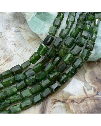 Kamień naturalny Zielony Turmalin bryłka szlifowana ok 9x6mm sznurek