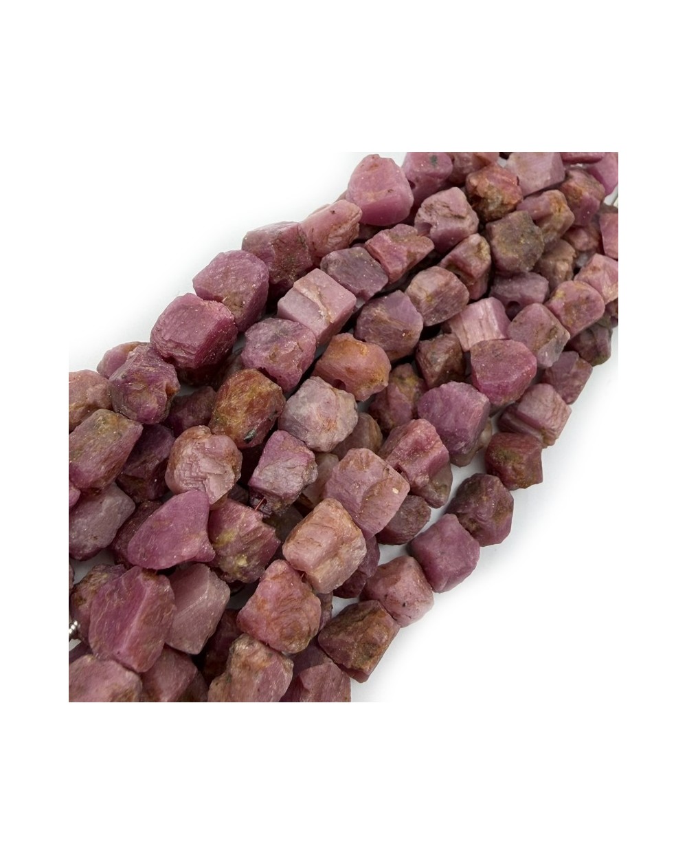 Kamień naturalny Rubin bryłka surowa ok 6-8mm sznurek