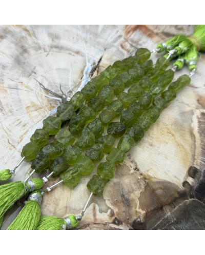 Kamień naturalny Oliwin bryłka surowa ok 10-11mm sznurek