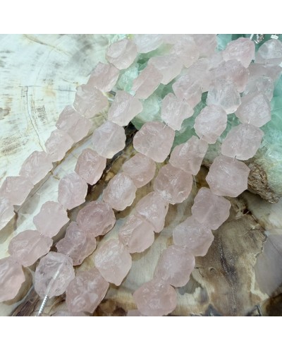 Kamień naturalny Kwarc Różowy bryłka surowa ok 10-11mm sznurek