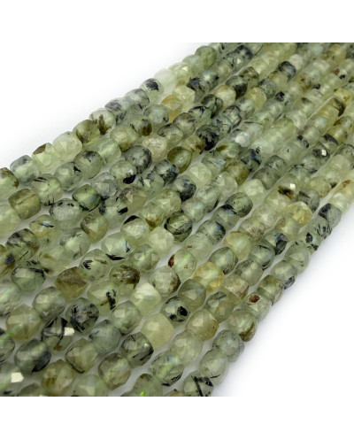 Prehnit kostka fasetowana ok 4~4.5x4~4.5x4~4.5mm sznurek