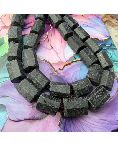 Kamień naturalny Turmalin czarny walec surowy  ok 10~16x9x9.5~11mm, sznurek