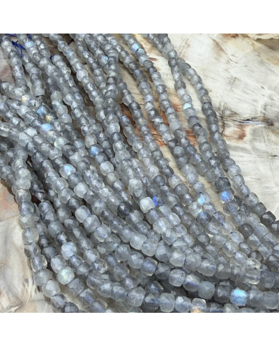 Kamień naturalny Labradoryt Klasa AAA kostka fasetowana ok 4-4,5mm sznurek