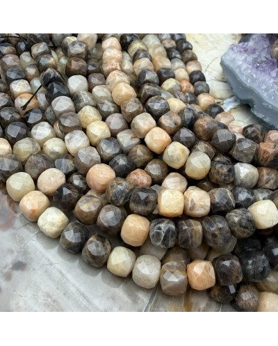 Kamień naturalny Czarny Kamień Słoneczny kostka fasetowana ok 7-8mm sznurek mix