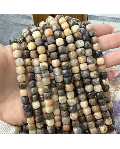 Kamień naturalny Czarny Kamień Słoneczny kostka fasetowana ok 7-8mm sznurek mix