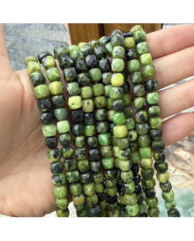 Kamień naturalny Jadeit Kanadyjski kostka fasetowana ok 7-8mm sznurek mix