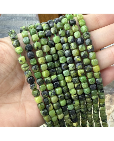 Kamień naturalny Jadeit Kanadyjski kostka fasetowana ok 5-6mm sznurek mix