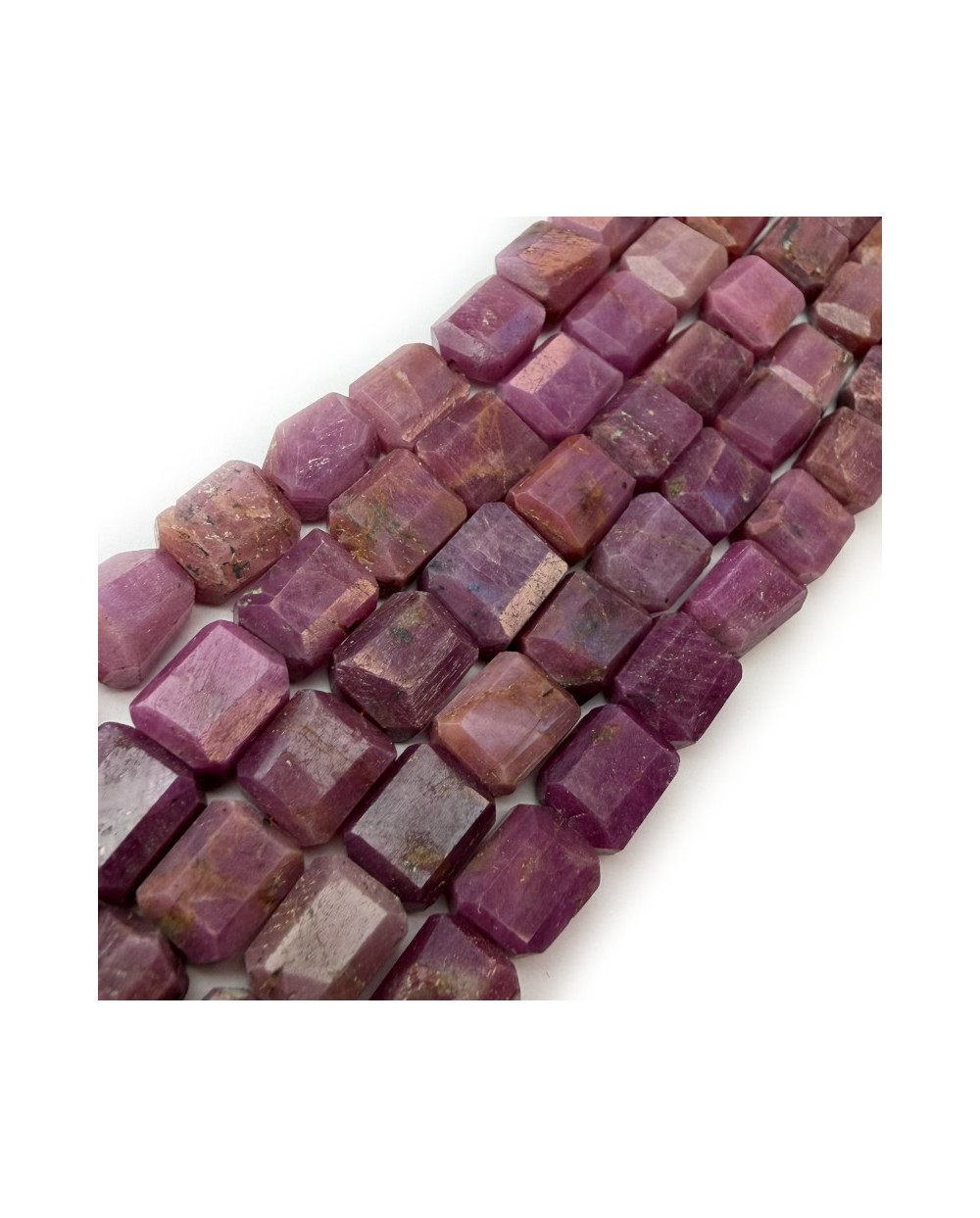 Kamień naturalny Rubin bryłka szlifowana ok 9x6mm sznurek
