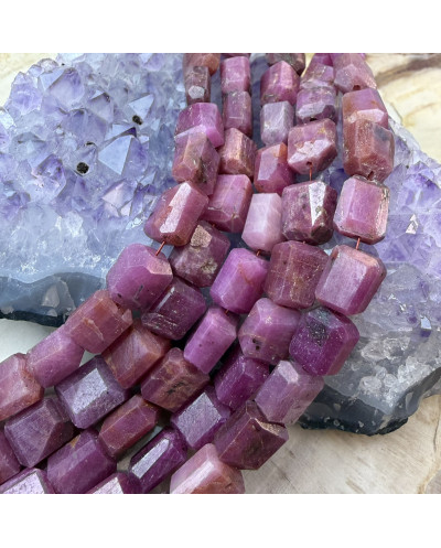 Kamień naturalny Rubin bryłka szlifowana ok 9x6mm sznurek