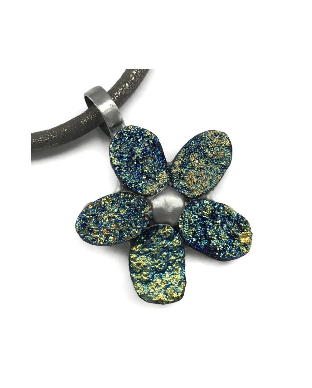 Wisior kwiat z druz agatu oprawiony w cynę, kolor zielono-niebieski 6,5x5cm