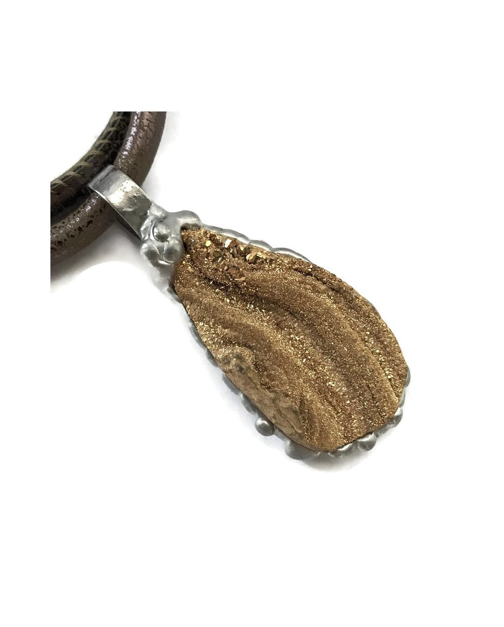 Wisior z druzy oprawionego w cynę, kolor złoty 6x2,5cm